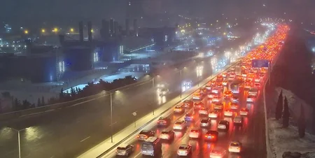 Bakının bəzi küçə və prospektlərində nəqliyyatın hərəkəti çətinləşib