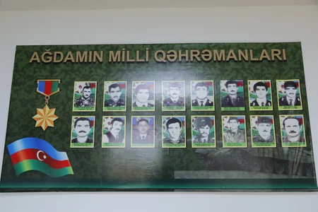 Media nümayəndələri düşmən atəşi altında dərs keçilən məktəbi ziyarət ediblər - FOTO