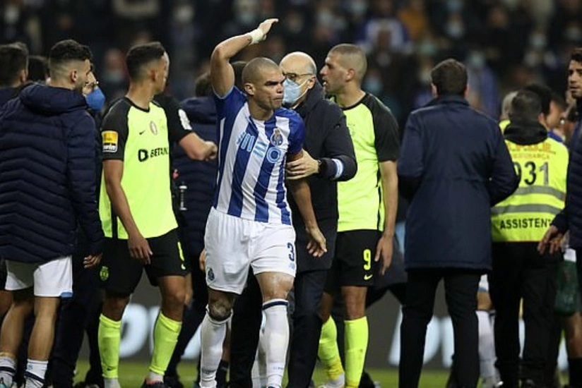 Portu - Sportinq oyununda futbolçular arasında kütləvi dava olub