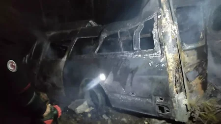 Türkiyədə mikroavtobus aşıb, 3 nəfər ölüb, 18 nəfər yaralanıb