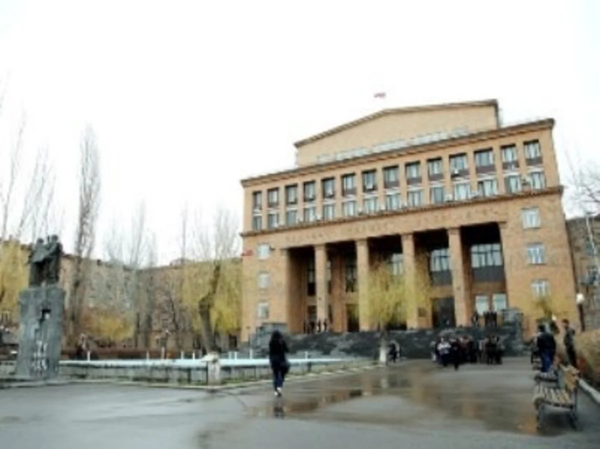 Сотрудники Ереванского госуниверситета проведут акцию протеста в связи с массовыми увольнениями