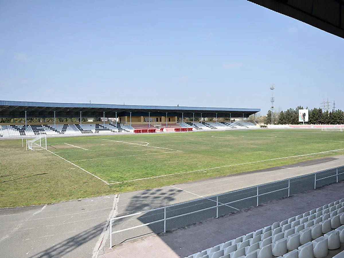 Yevlaxda futbol obyektlərinə baxış keçirilib