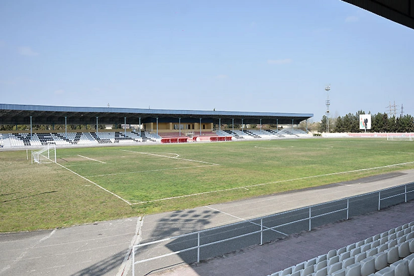 Yevlaxda futbol obyektlərinə baxış keçirilib