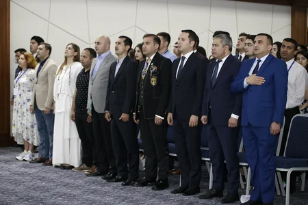 Diaspor Gənclərinin II Yay Düşərgəsinin iştirakçıları rəsmi şəxslərlə görüşüb