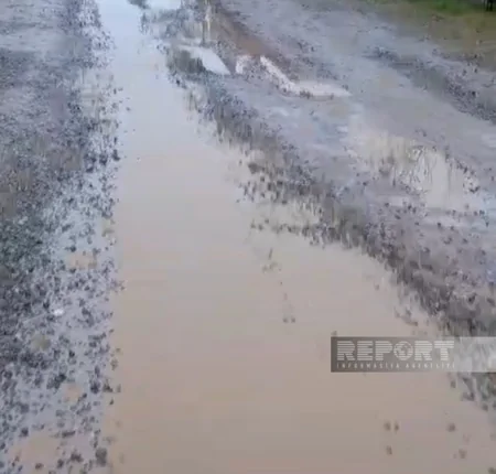 Cəlilabadda 100 ailənin yaşadığı küçənin yolları bərbad vəziyyətə düşüb