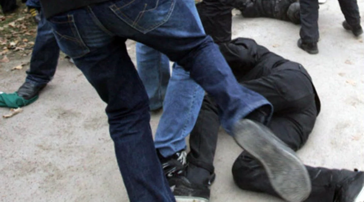 Bakıda kütləvi dava düşüb, polis mayoru bıçaqlanıb