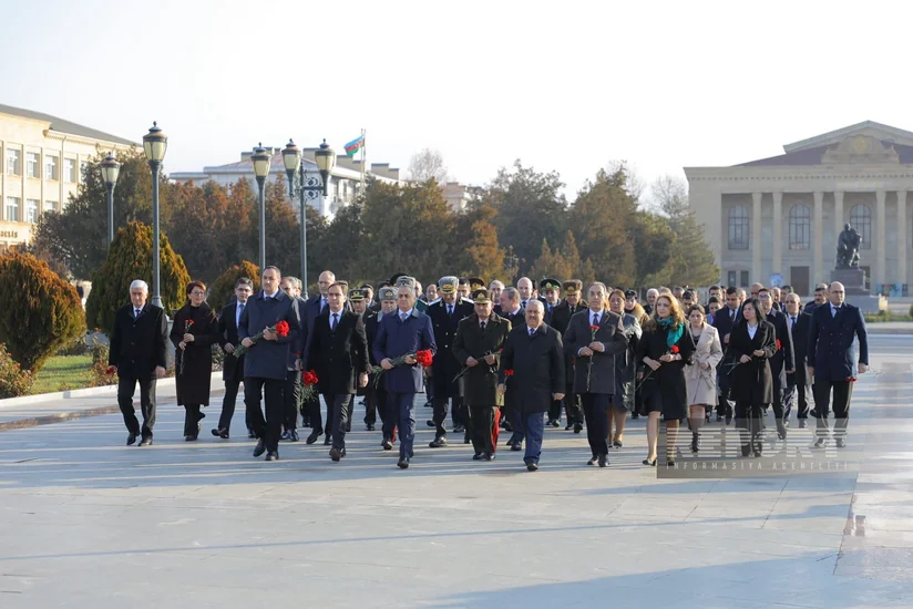 Naxçıvanda Ümummilli Lider Heydər Əliyevin xatirəsi yad olunub