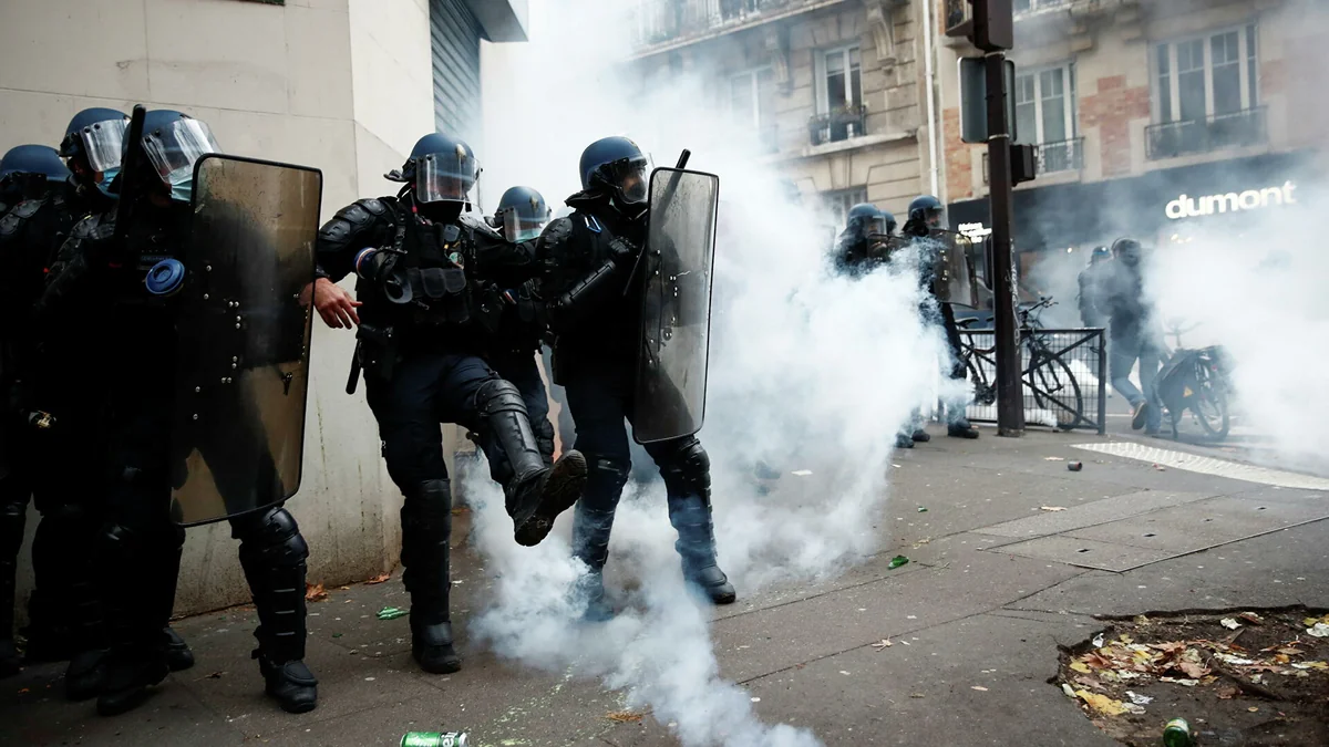 France to establish surveillance of most active participants in riots