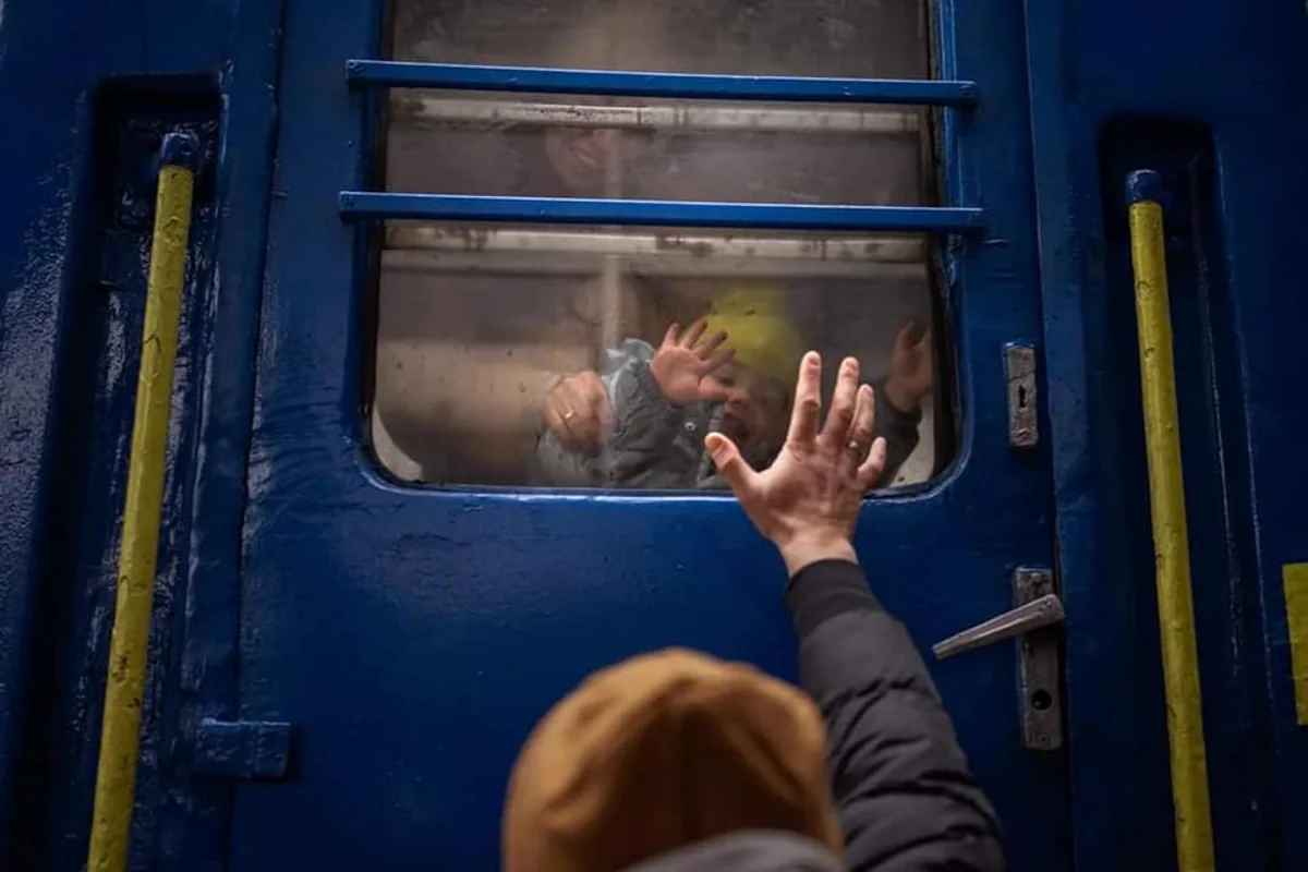 В результате боевых действий в Украине погибли 353 ребенка