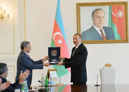 ​Prezident İlham Əliyevə Mətbuat Şurasının xüsusi mükafatı təqdim olunub - ƏLAVƏ OLUNUB