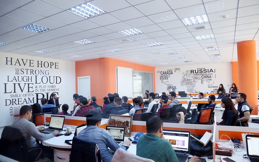 American professor reading 700 books in a year gives lecture at BBF - PHOTO
