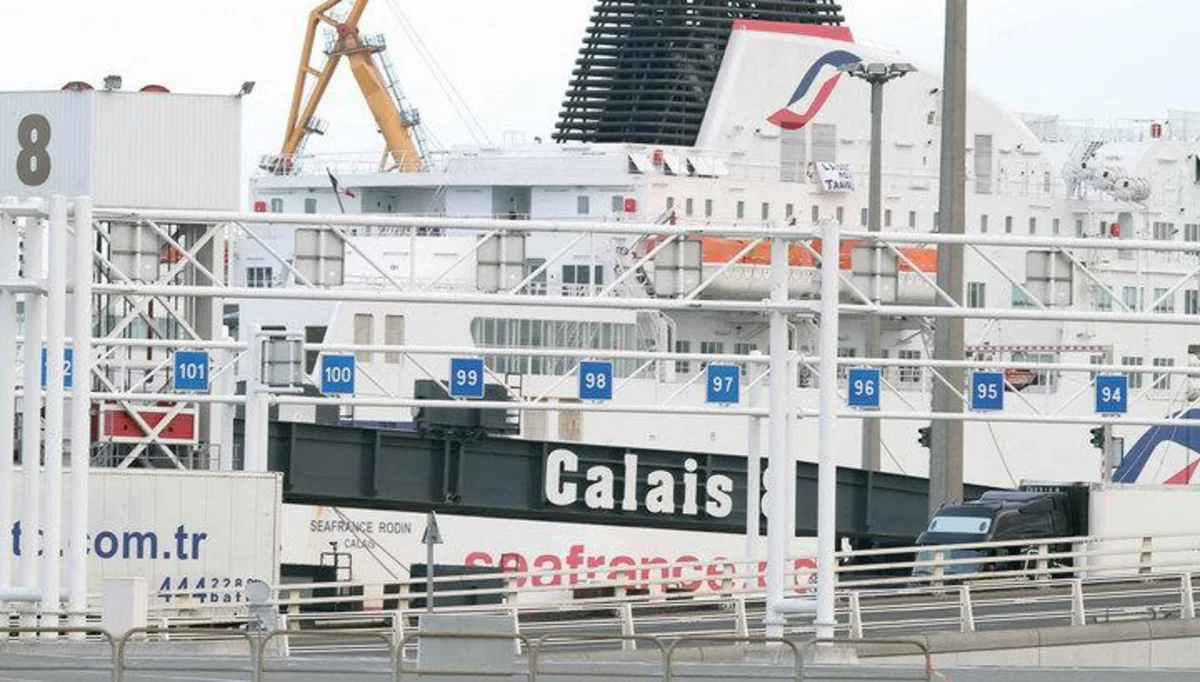 ​Fransada minlərlə turist gəmilərdə qalıb