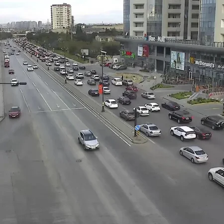 Bakının 10 yolunda tıxac yaranıb - SİYAHI