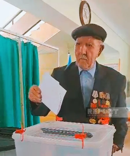 В Нахчыване проголосовали избиратели в возрасте 100 и 102 лет