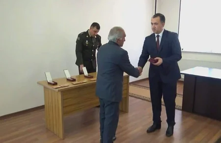 Naxçıvanda şəhidlərin orden və medalları ailə üzvlərinə təqdim edilib