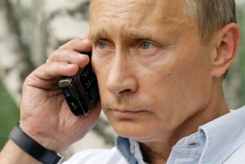Vladimir Putin mobil telefon istifadə etmədiyini açıqlayıb