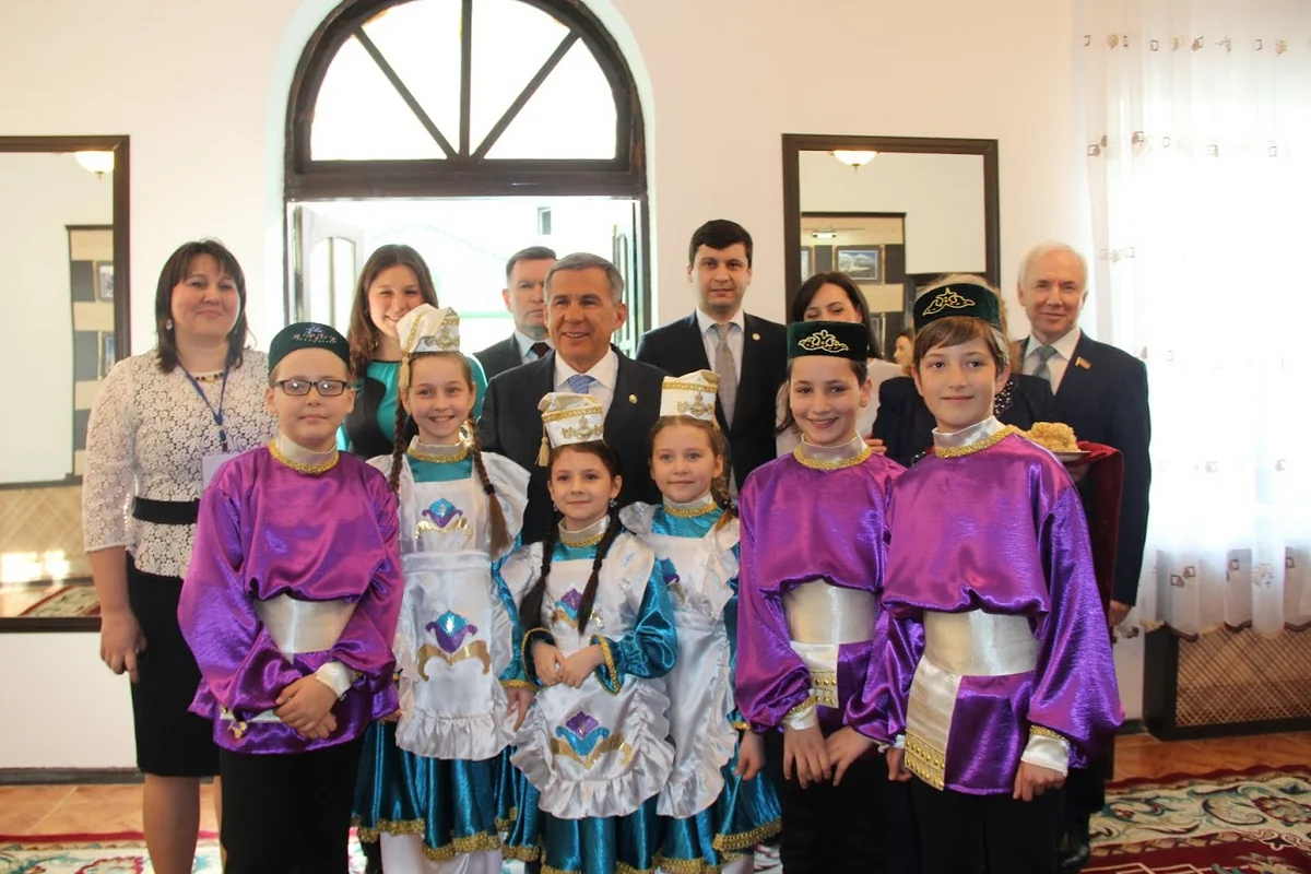 ​Tatarıstan rəhbəri Azərbaycanın tatar diasporu ilə görüşüb