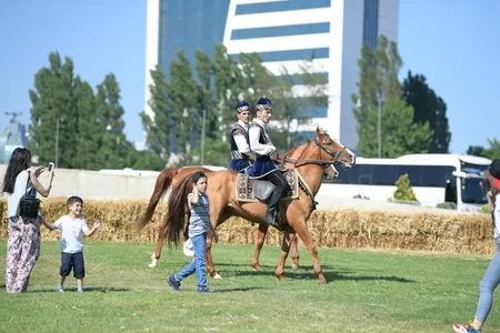 Heydər Əliyev Mərkəzinin parkında Uşaq festivalı keçirilib