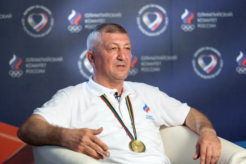 Золотая Олимпийская медаль Назима Гусейнова выставлена в Доме болельщиков в Баку