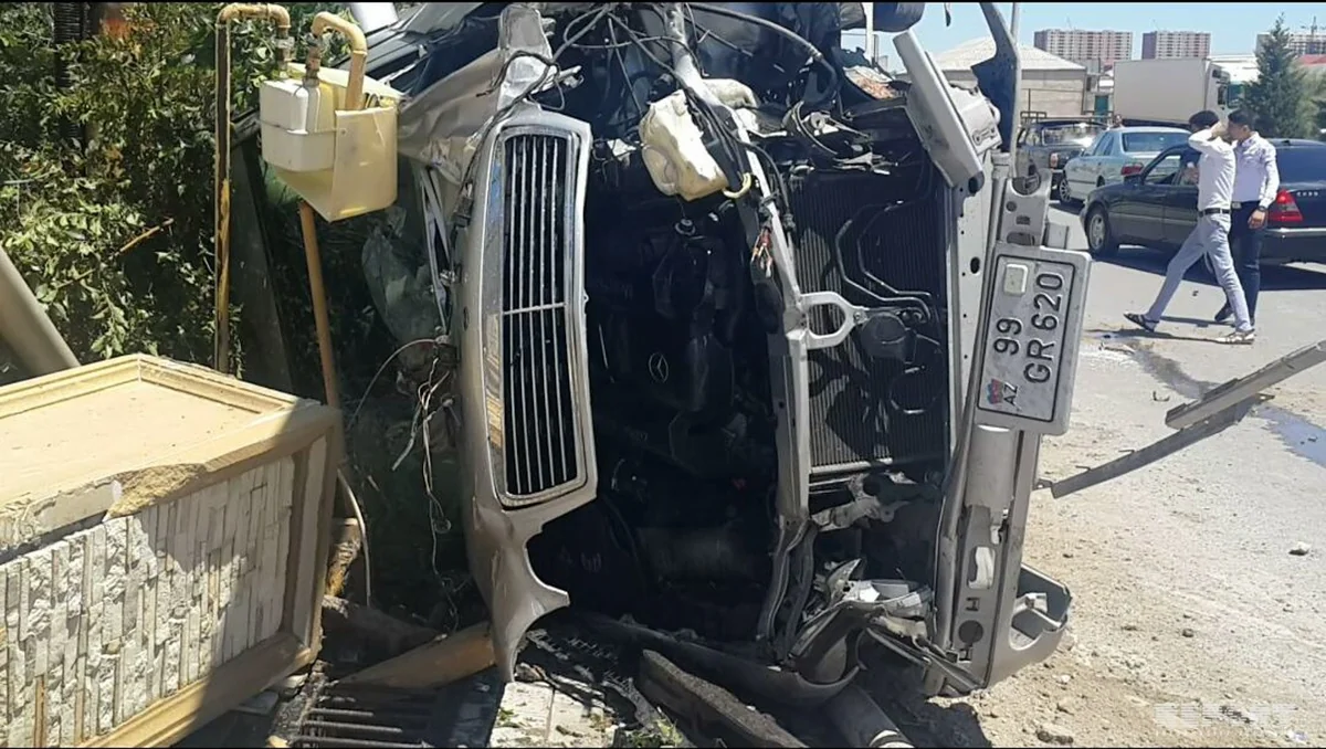 В Сумгайыте перевернулся автомобиль, есть пострадавшие