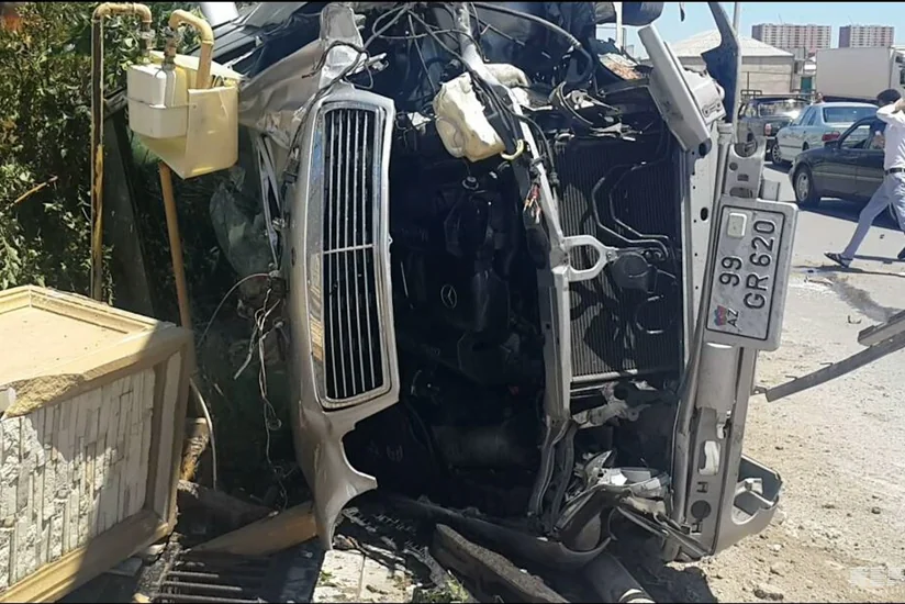 В Сумгайыте перевернулся автомобиль, есть пострадавшие