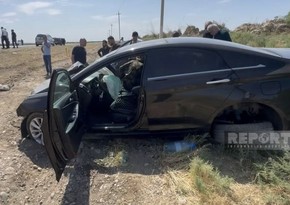 Biləsuvarda minik avtomobili traktorla toqquşub, xəsarət alanlar var