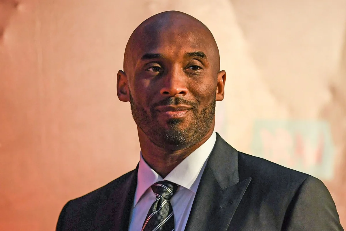 Əfsanəvi basketbolçu Kobe Brayant helikopter qəzasında ölüb - FOTO