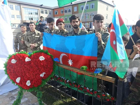 Vətən müharibəsi şəhidinin adına inşa edilən xatirə bulağının açılışı olub