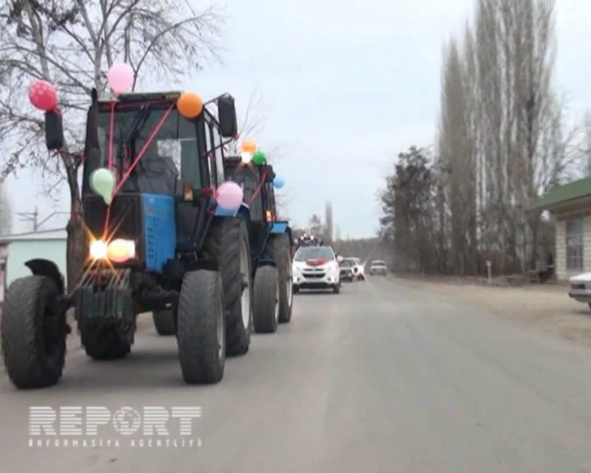 Tovuzda bəy maşınını traktor karvanı müşayiət edib - FOTO