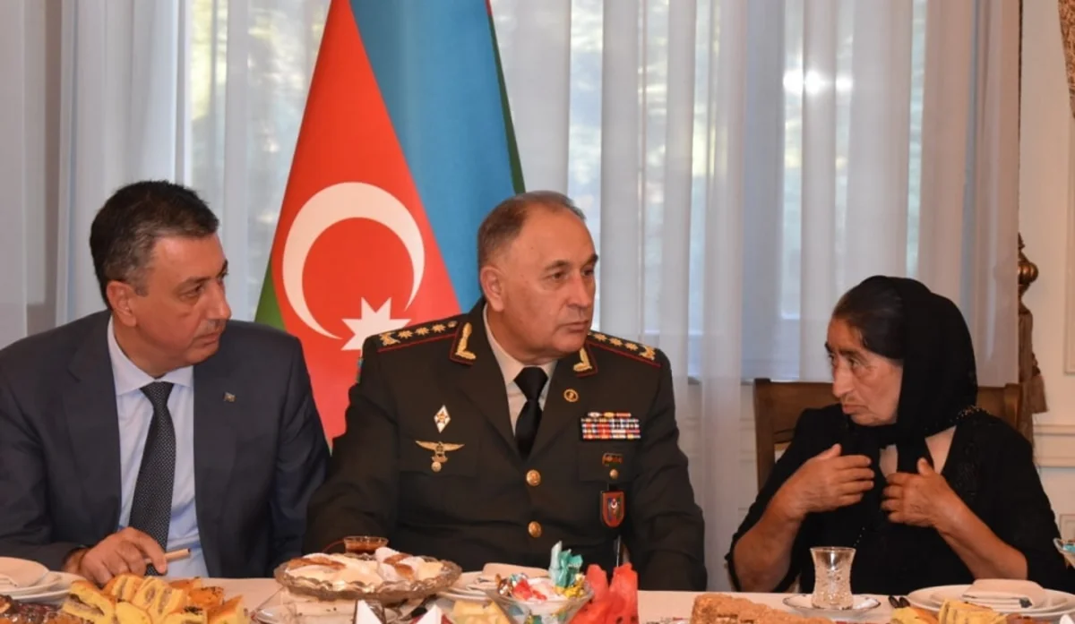 Azərbaycan Ordusunun Baş Qərargah rəisi Tbilisidə şəhid ailələri ilə görüşüb