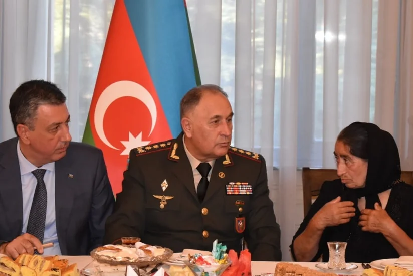 Azərbaycan Ordusunun Baş Qərargah rəisi Tbilisidə şəhid ailələri ilə görüşüb