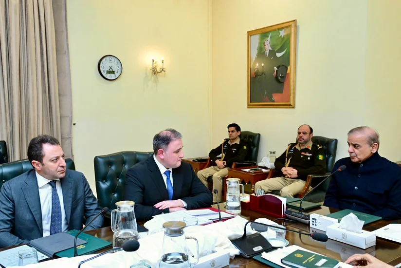 Премьер-министр Пакистана принял министра оборонной промышленности Азербайджана