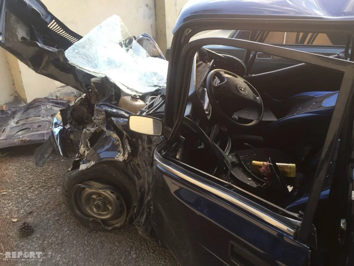 Gəncədə yük maşını minik avtomobili ilə toqquşub