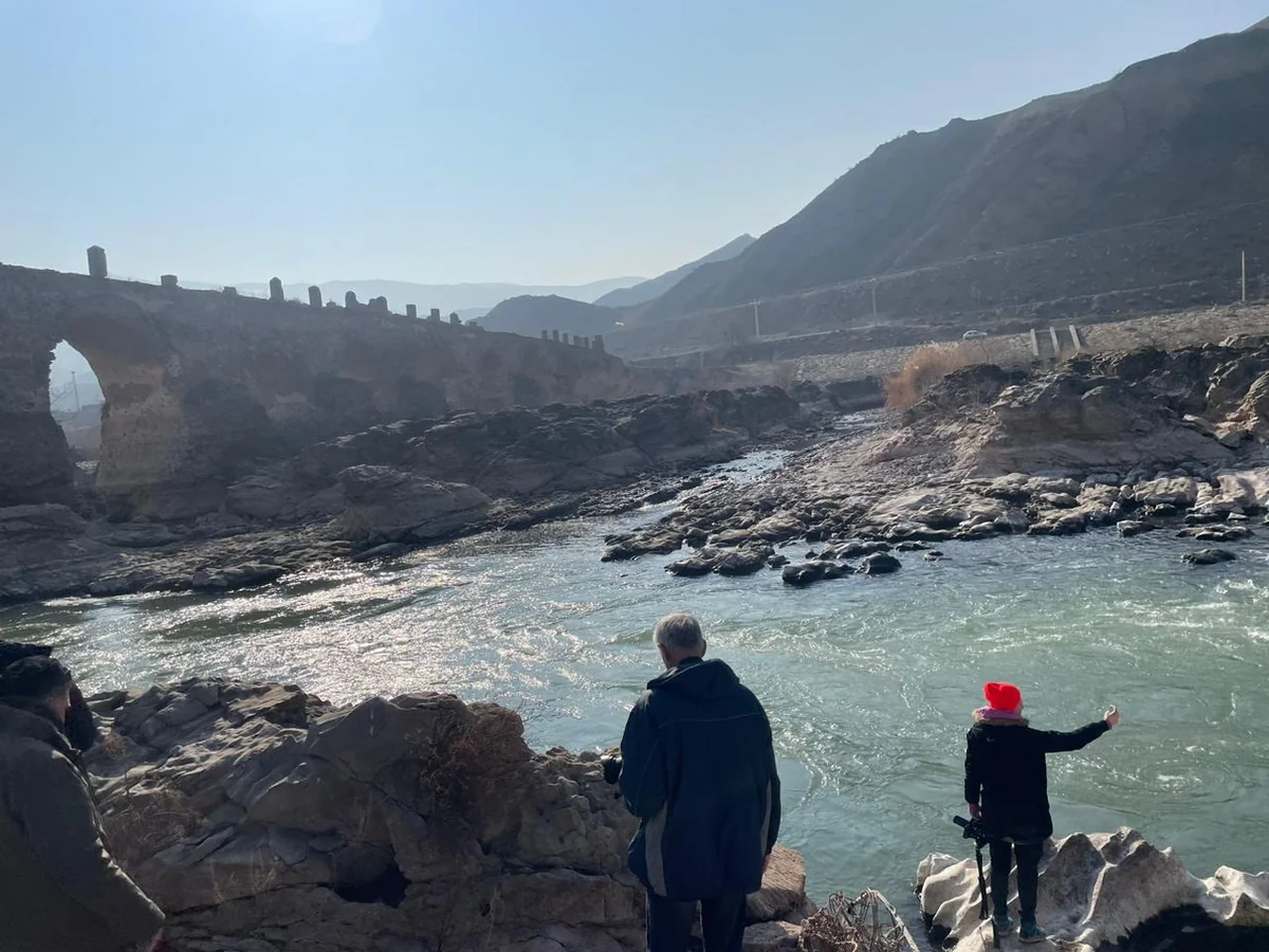 Ukraynalı jurnalistlər Xudafərin körpüsündə olublar