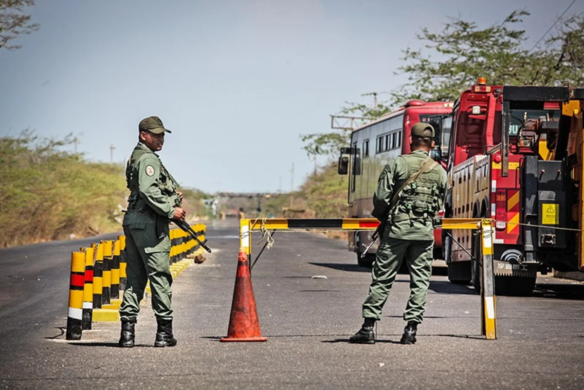 Colombia temporarily closes border with Venezuela