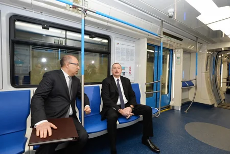 Prezident İlham Əliyev paytaxta gətirilən yeni metro qatarlarında yaradılan şəraitlə tanış olub - YENİLƏNİB