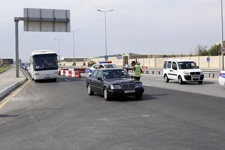 DYP: Sənəd tələb edəndə telefon çıxaranlar da olur, mübahisə edənlər də... - VİDEO