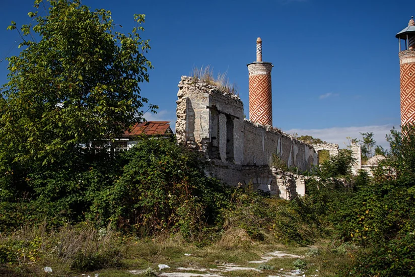 Anar Kərimov işğal altındakı abidələrin dağıdılmasından danışdı