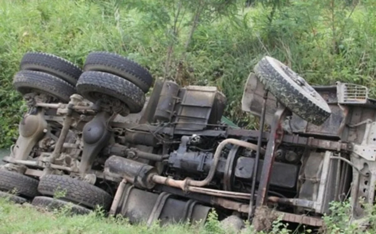 Kəlbəcərdə yük avtomobili dərəyə aşıb, ölən var- YENİLƏNİB 