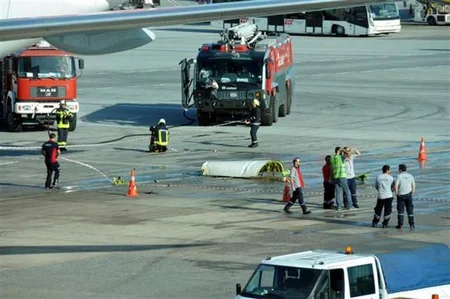 İstanbul aeroportunda iki sərnişin təyyarəsi toqquşub - VİDEO