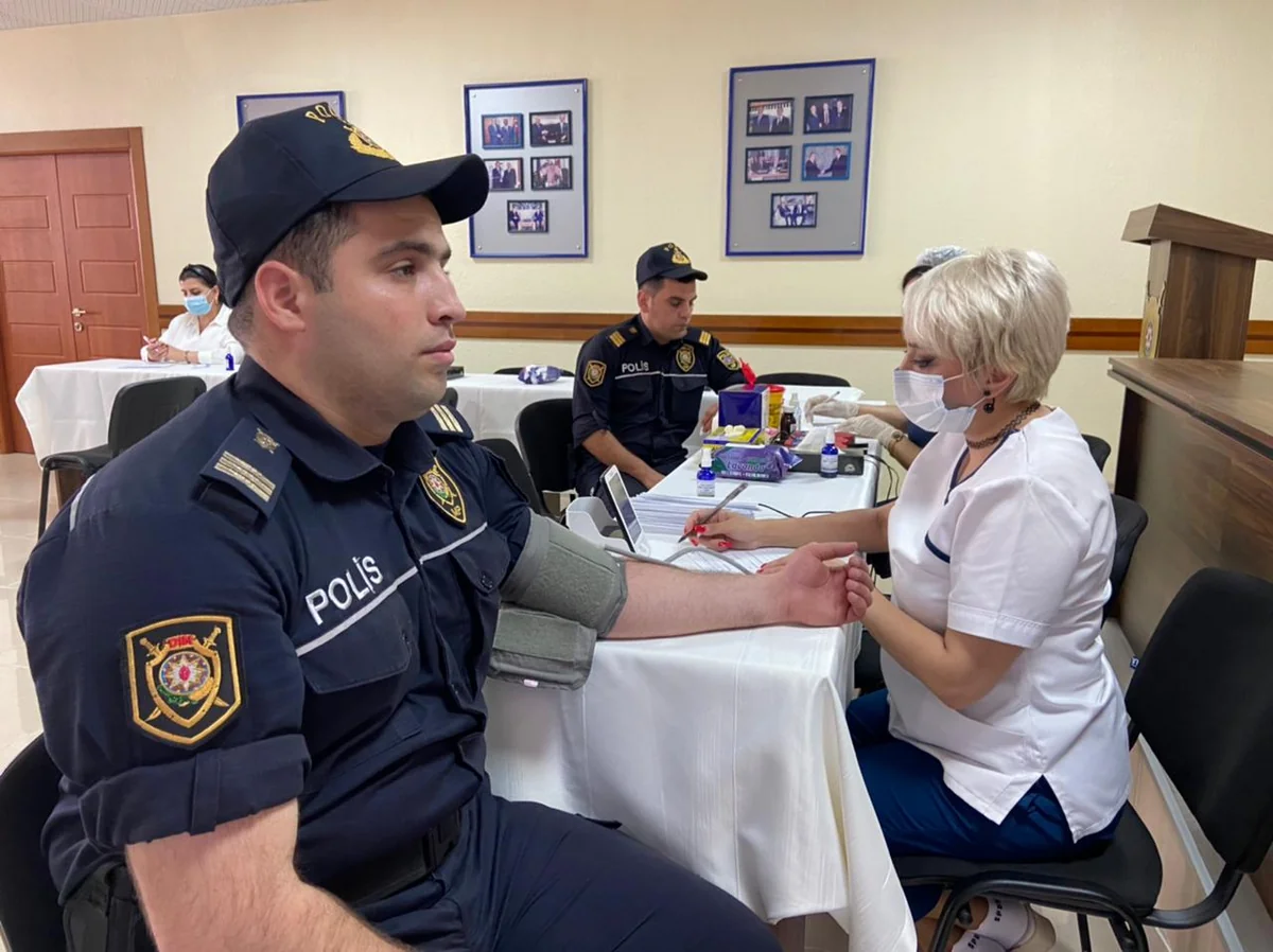 Polis əməkdaşları qanvermə aksiyasında iştirak ediblər