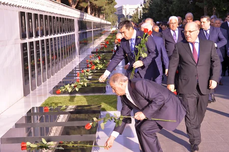 ​Bu gün Azərbaycanda Energetiklər Günüdür