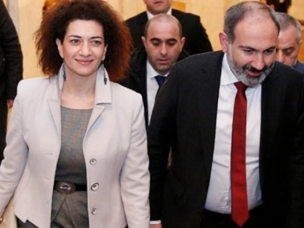 Anna Akopyan oğlunun Qarabağdan köçürüldüyünü təsdiqləyib