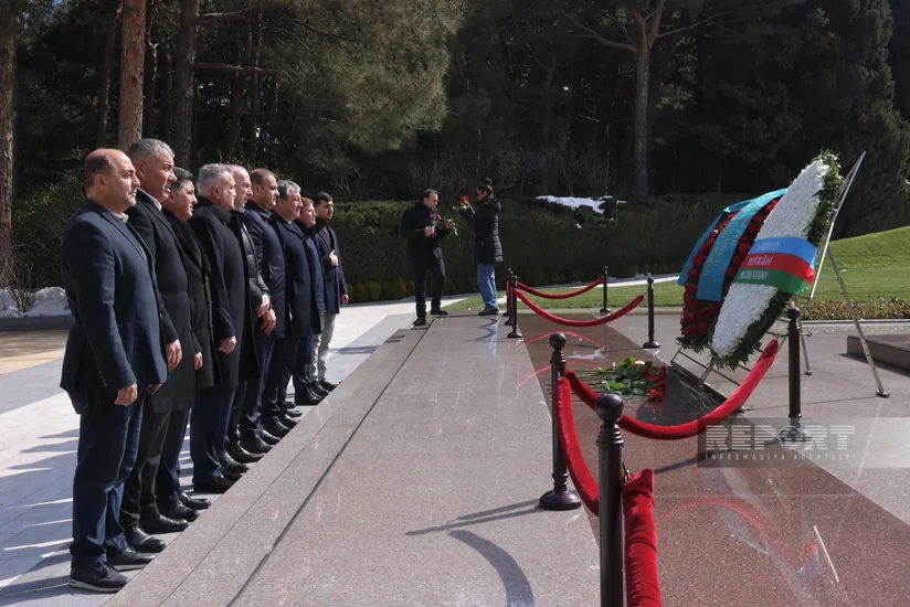 Dünya Kikboksinq Təşkilatları Assosiasiyasının prezidenti Heydər Əliyevin məzarını ziyarət edib