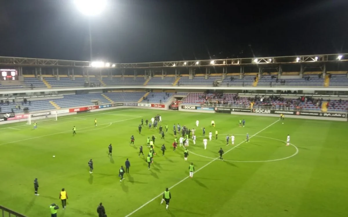 Neftçinin futbolçusu ilə azarkeşlər arasındakı insidentin detalları bəlli olub