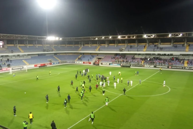 Neftçinin futbolçusu ilə azarkeşlər arasındakı insidentin detalları bəlli olub