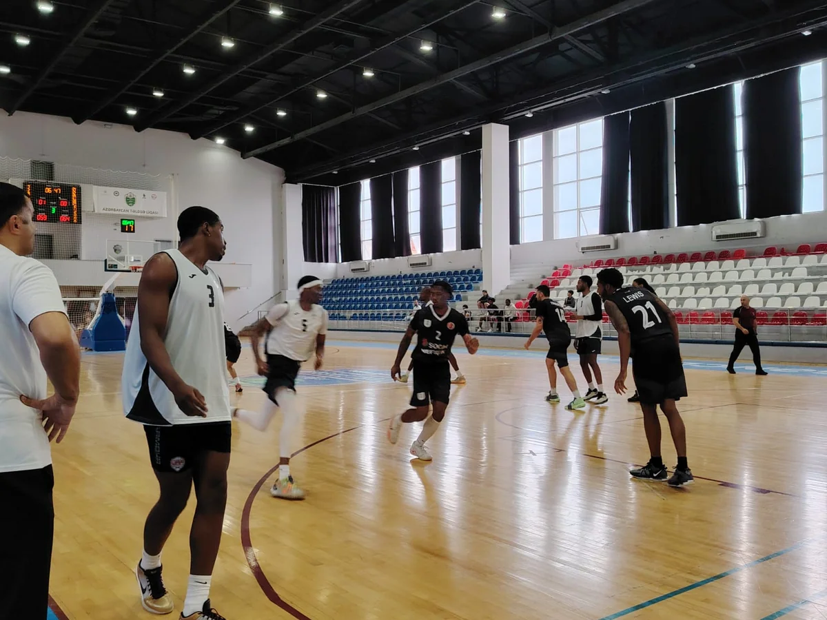 Neftçinin basketbol komandası yoxlama oyunu keçirib
