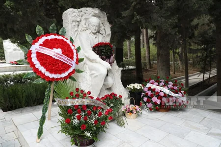 Görkəmli bəstəkar Fikrət Əmirovun məzarı ziyarət olunub