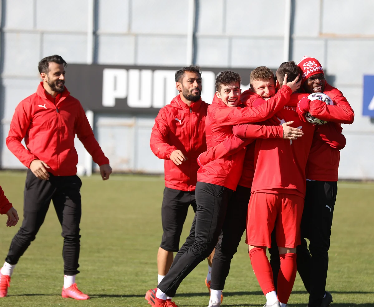 Qarabağın rəqibində iki futbolçu koronavirusa yoluxdu