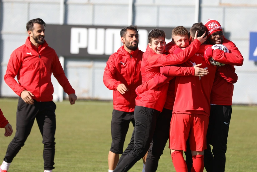 Qarabağın rəqibində iki futbolçu koronavirusa yoluxdu